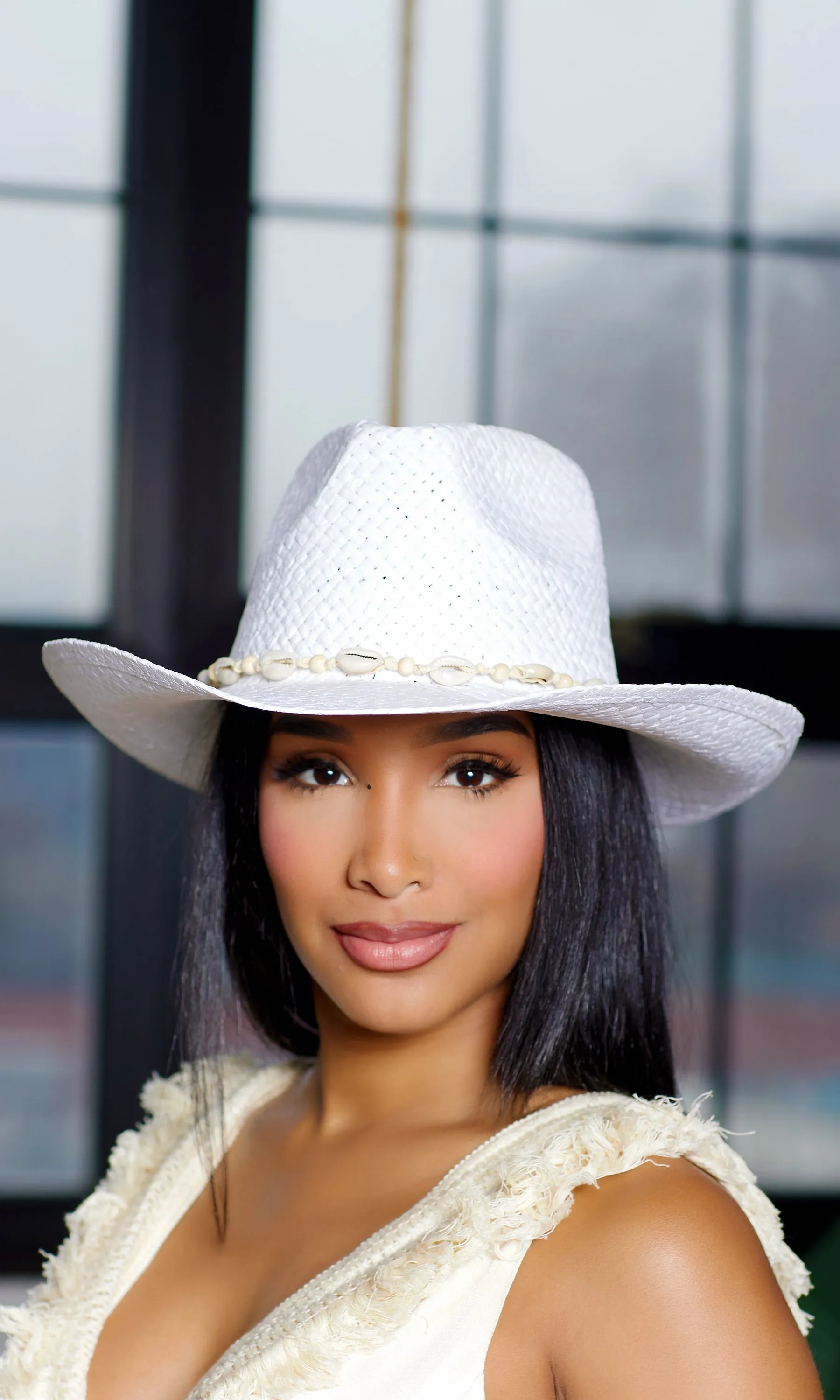 Shell Band Straw Fedora - White