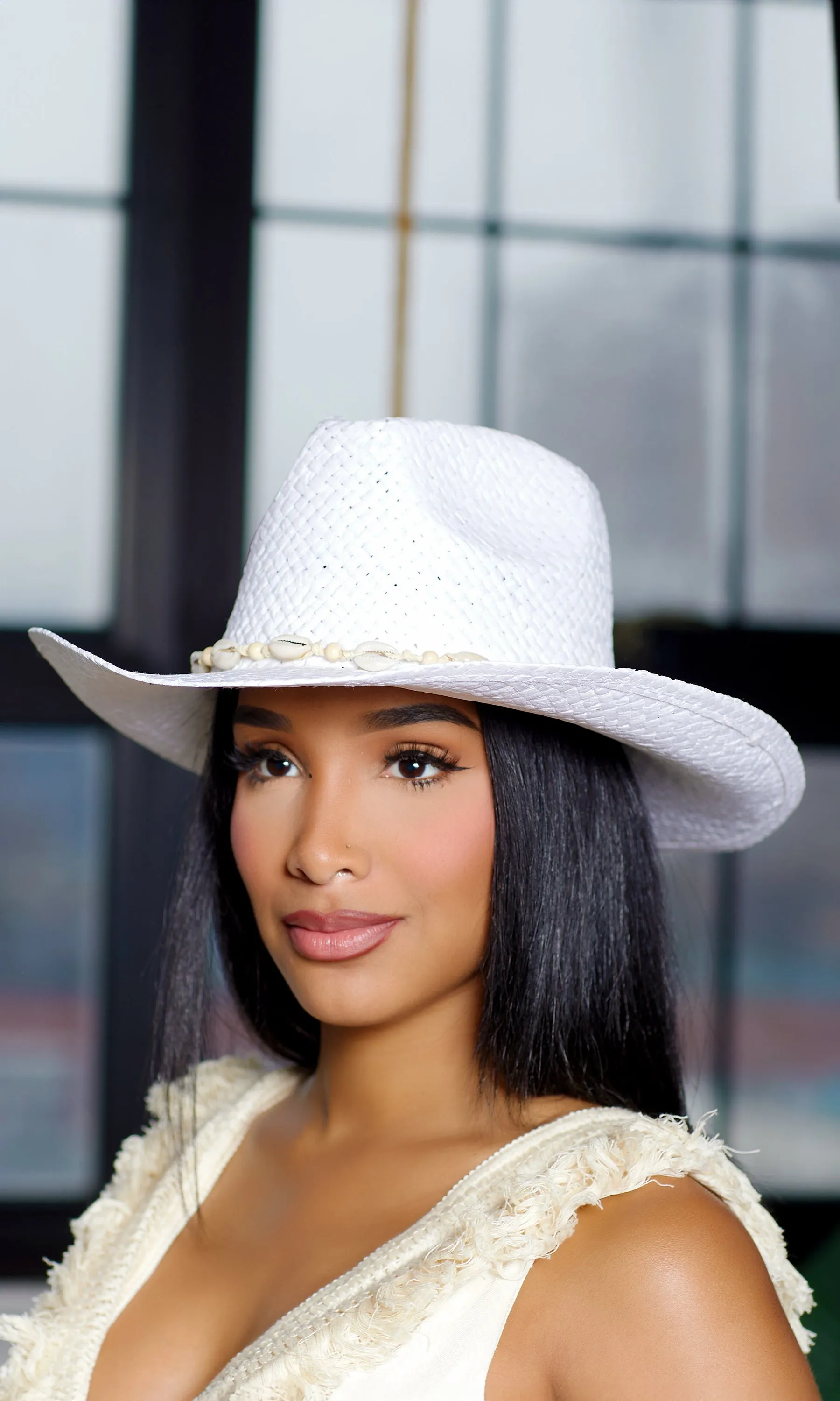Shell Band Straw Fedora - White